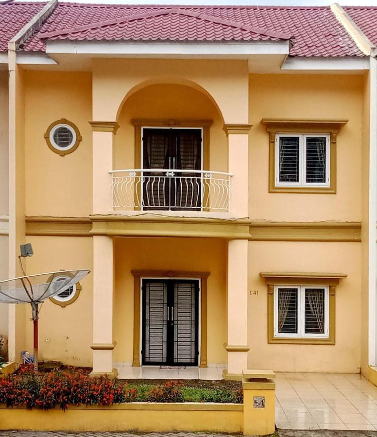 Villa Brastagi Resort Jalan Mimpin Tua Blok C No. 41 Berastagi Extérieur photo