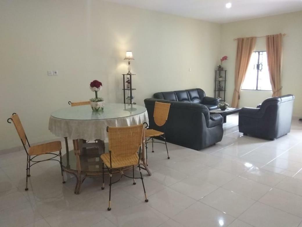 Villa Brastagi Resort Jalan Mimpin Tua Blok C No. 41 Berastagi Extérieur photo