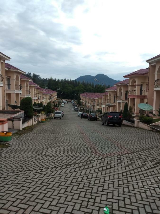 Villa Brastagi Resort Jalan Mimpin Tua Blok C No. 41 Berastagi Extérieur photo