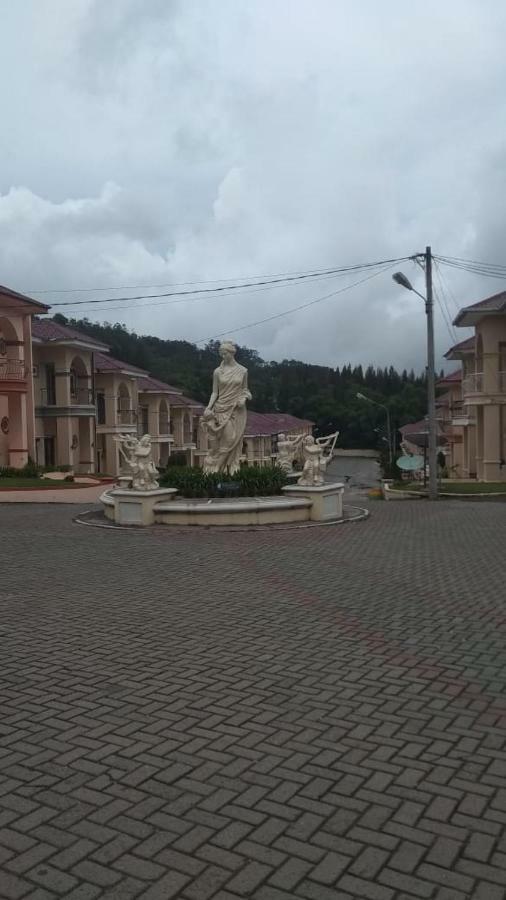 Villa Brastagi Resort Jalan Mimpin Tua Blok C No. 41 Berastagi Extérieur photo