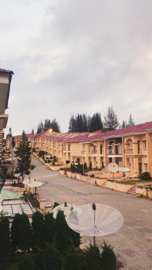 Villa Brastagi Resort Jalan Mimpin Tua Blok C No. 41 Berastagi Extérieur photo